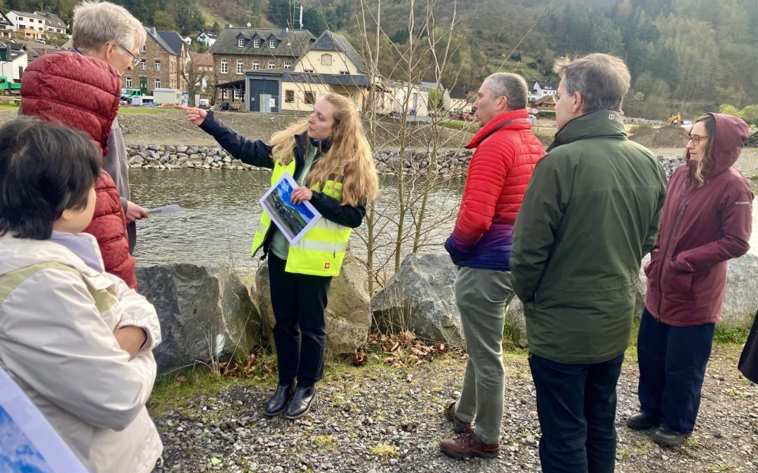 Lisa Burghardt (RWTH Aachen) explanier the Ahrtal Valley flood event in summer 2021