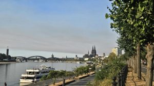Wildfire smoke over the Rhein river in Cologe - Photo by Bernhard Pospichal